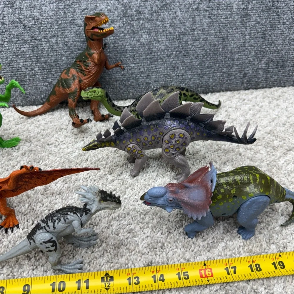 Toy Dinosaur figures huge lot articulating limbs‎